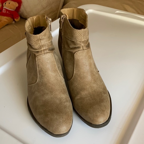 White Mountain Ankle Boots Size 7.5M worn once Camel - Picture 5 of 7